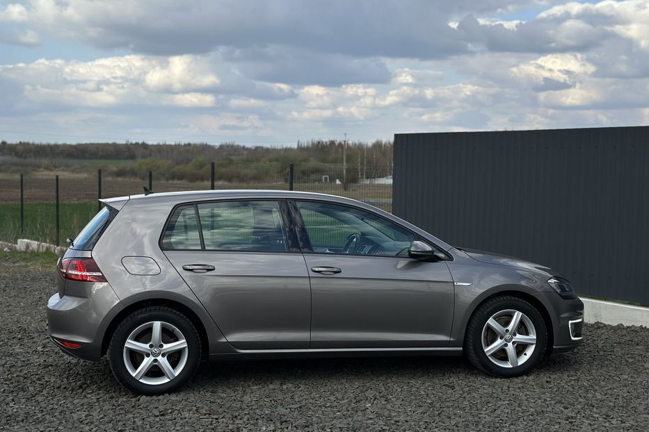 Продам Volkswagen e-Golf 2015 года в Луцке