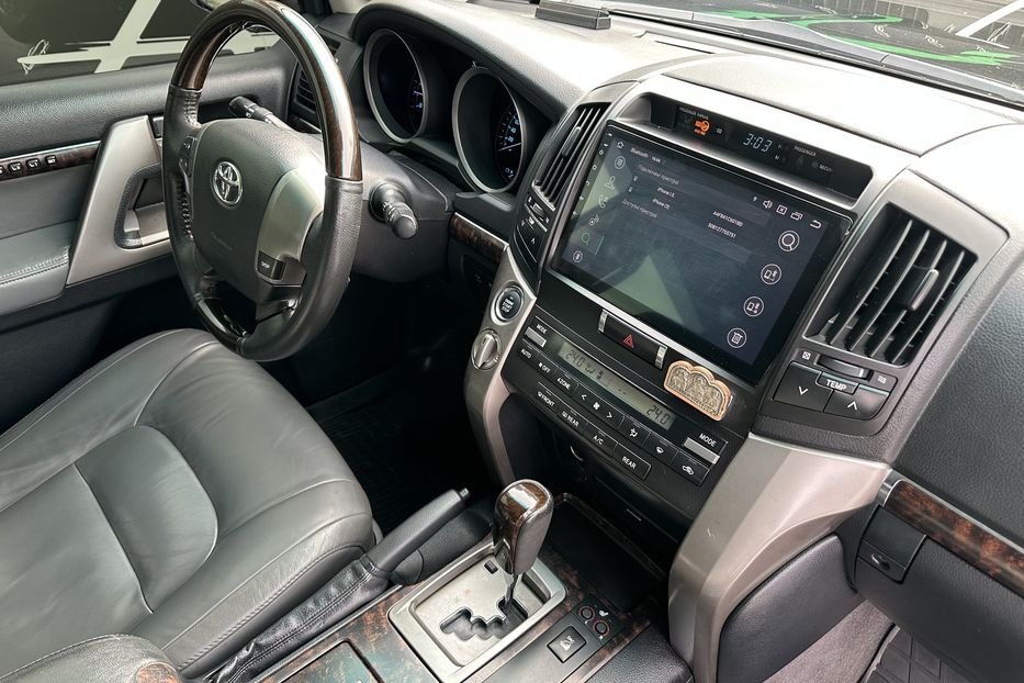 Продам Toyota Land Cruiser 200 Diesel 2008 года в Киеве