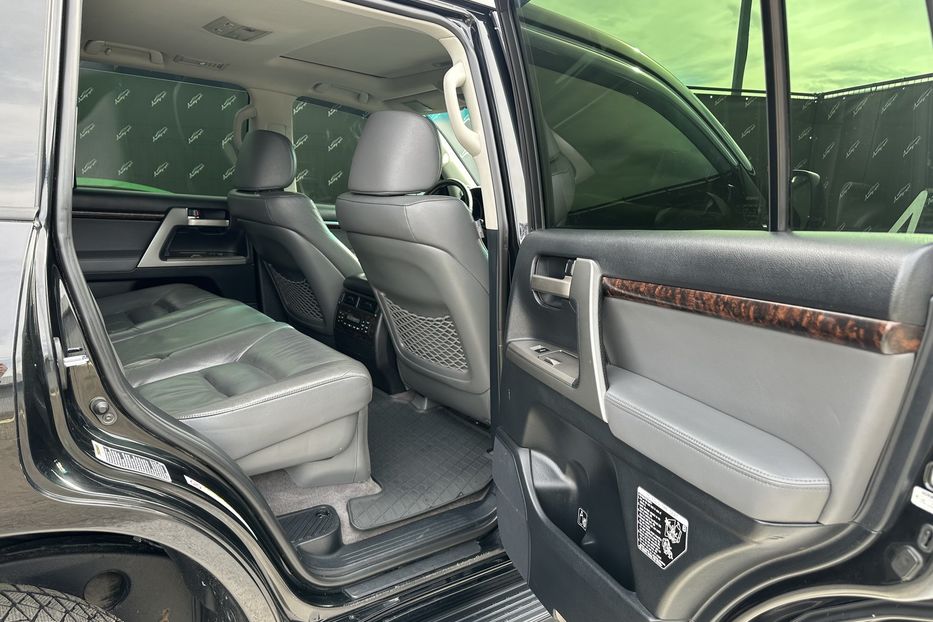 Продам Toyota Land Cruiser 200 Diesel 2008 года в Киеве