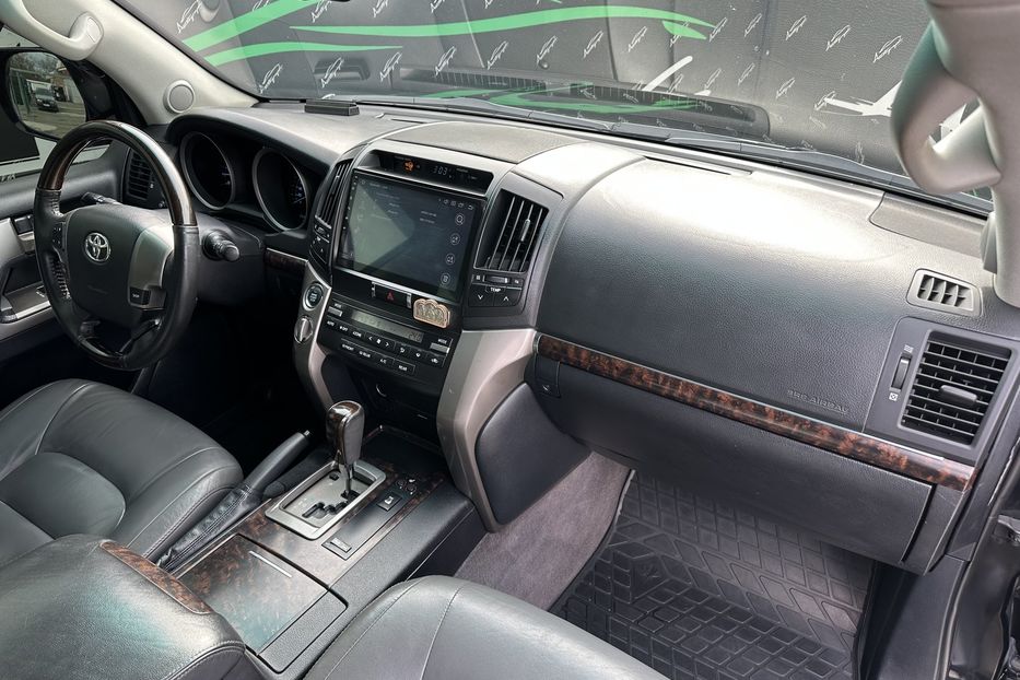 Продам Toyota Land Cruiser 200 Diesel 2008 года в Киеве