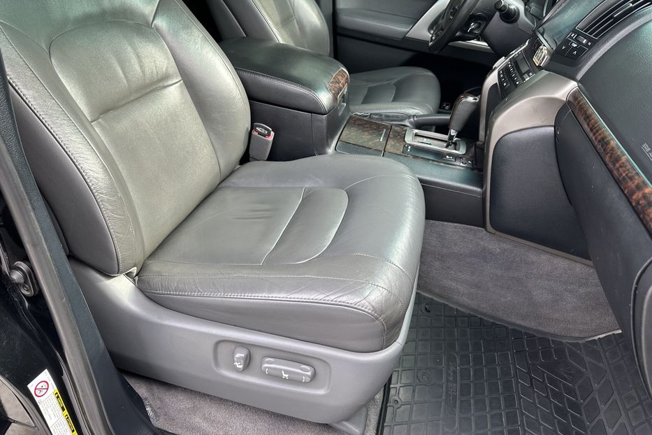 Продам Toyota Land Cruiser 200 Diesel 2008 года в Киеве