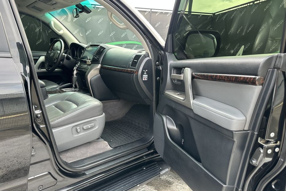 Продам Toyota Land Cruiser 200 Diesel 2008 года в Киеве