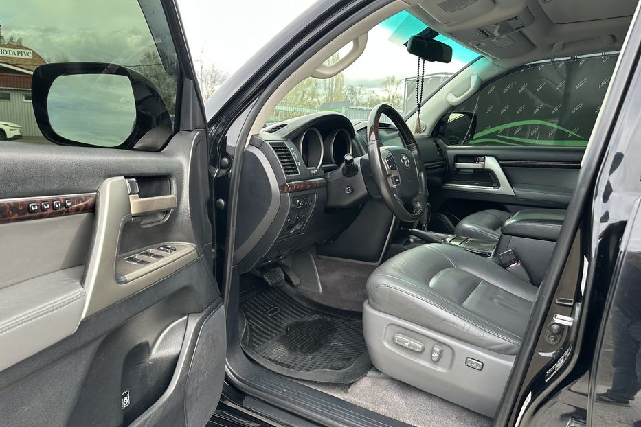 Продам Toyota Land Cruiser 200 Diesel 2008 года в Киеве
