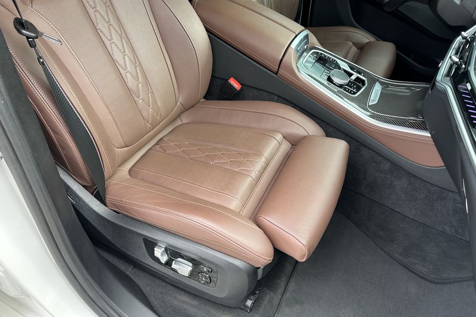 Продам BMW X5 M60I Xdrive 2023 года в Киеве