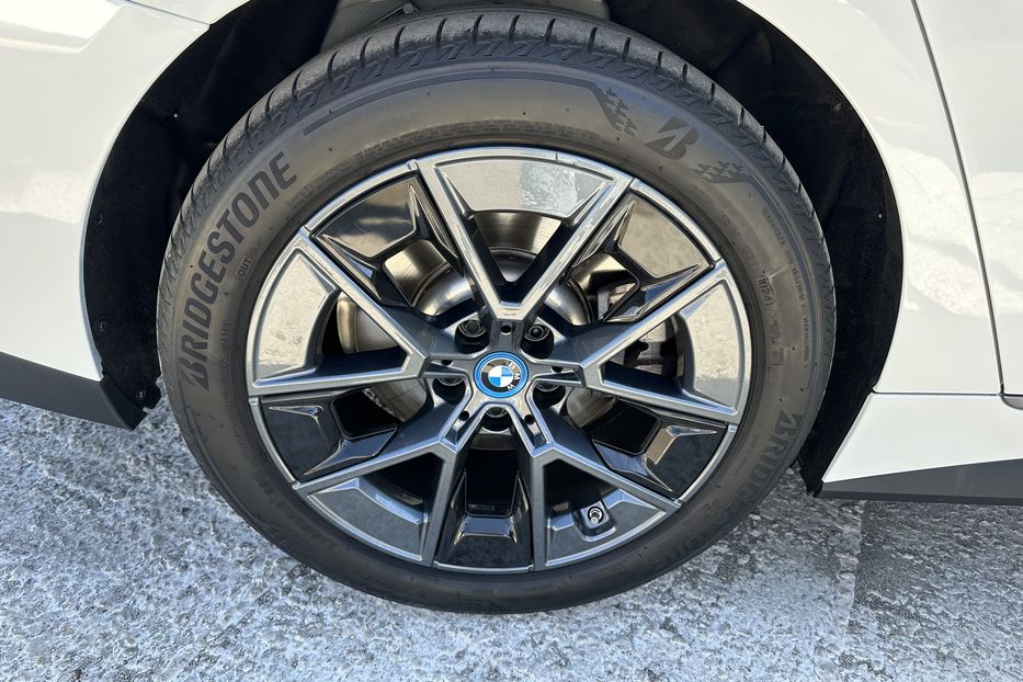 Продам BMW iX I40 Xdrive 2024 года в Киеве