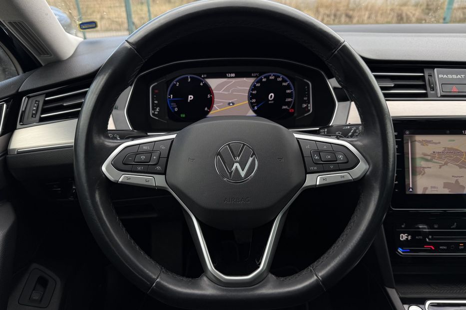 Продам Volkswagen Passat B8 2.0TDI 150к.с. ПАНОРАМА,КАМЕРА 2021 года в Львове