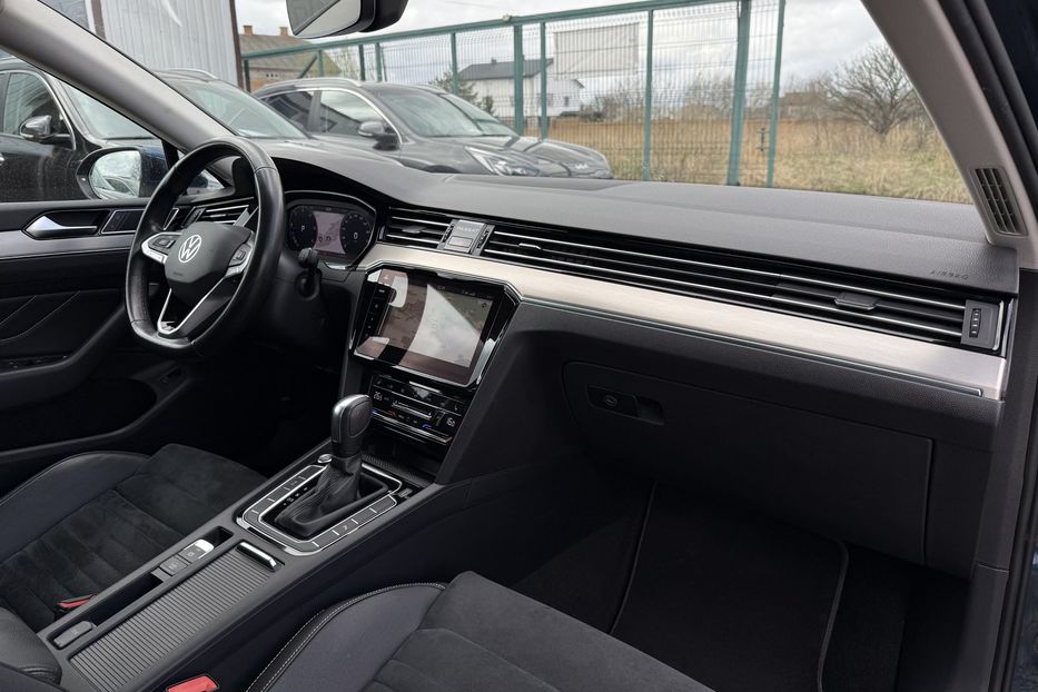 Продам Volkswagen Passat B8 2.0TDI 150к.с. ПАНОРАМА,КАМЕРА 2021 года в Львове