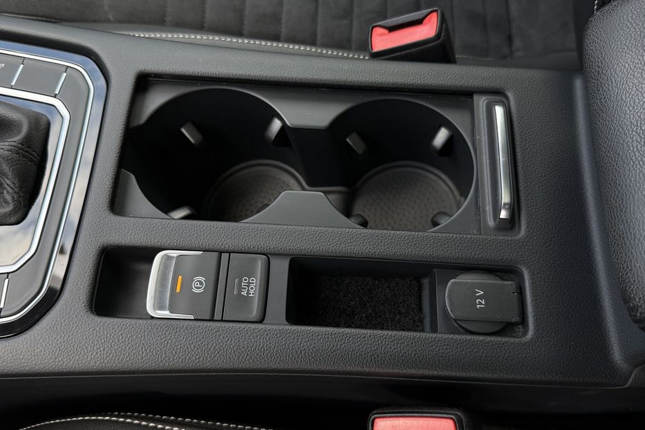 Продам Volkswagen Passat B8 2.0TDI 150к.с. ПАНОРАМА,КАМЕРА 2021 года в Львове