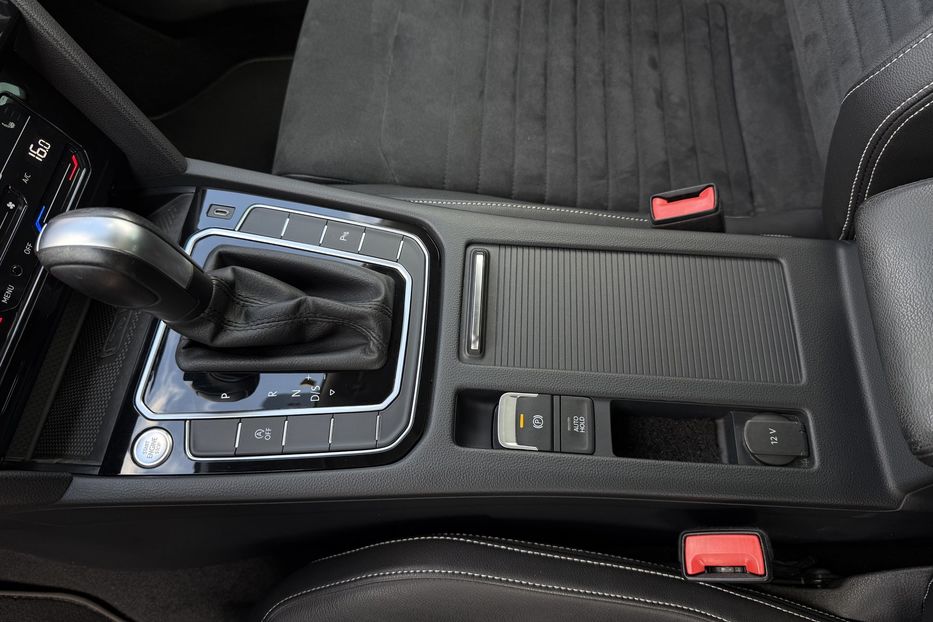 Продам Volkswagen Passat B8 2.0TDI 150к.с. ПАНОРАМА,КАМЕРА 2021 года в Львове