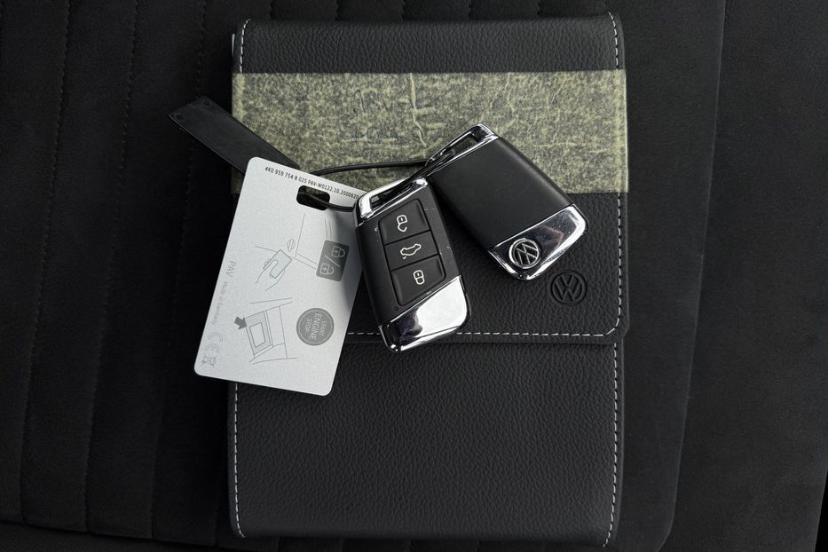 Продам Volkswagen Passat B8 2.0TDI 150к.с. ПАНОРАМА,КАМЕРА 2021 года в Львове