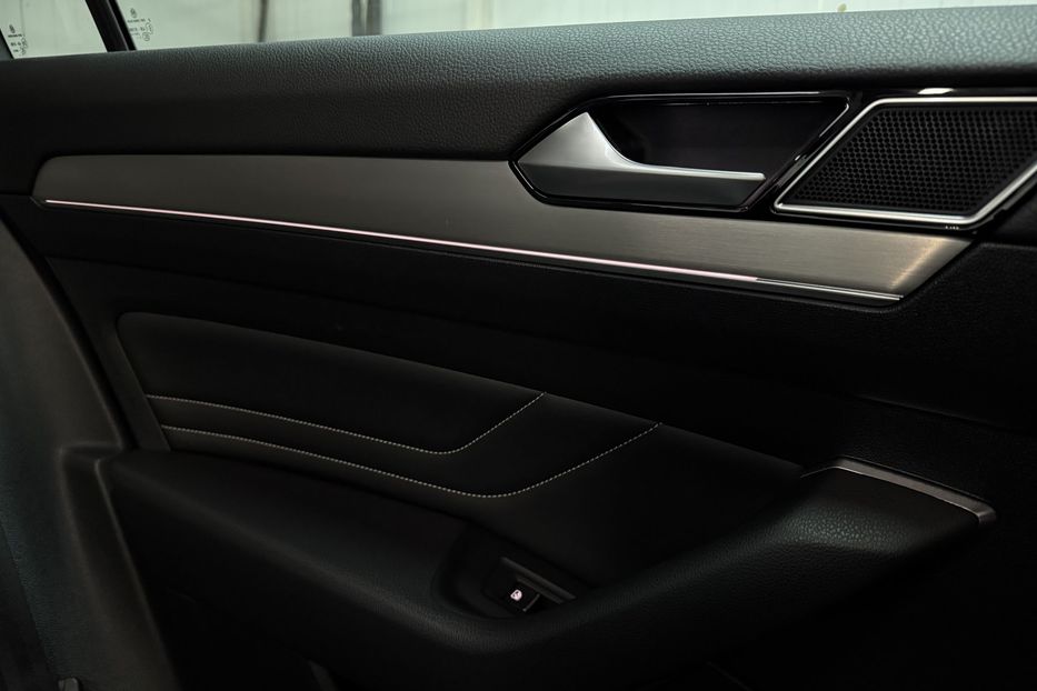 Продам Volkswagen Passat B8 2.0TDI 150к.с. ПАНОРАМА,КАМЕРА 2021 года в Львове