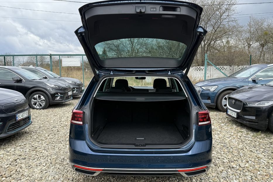 Продам Volkswagen Passat B8 2.0TDI 150к.с. ПАНОРАМА,КАМЕРА 2021 года в Львове