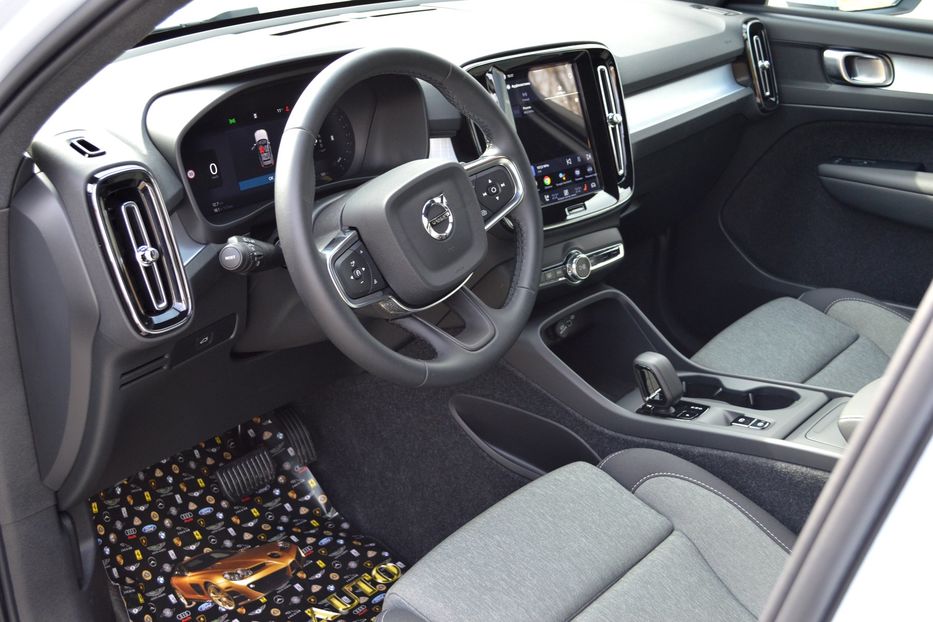 Продам Volvo XC60 XC40 MHEV 2026 года в Одессе