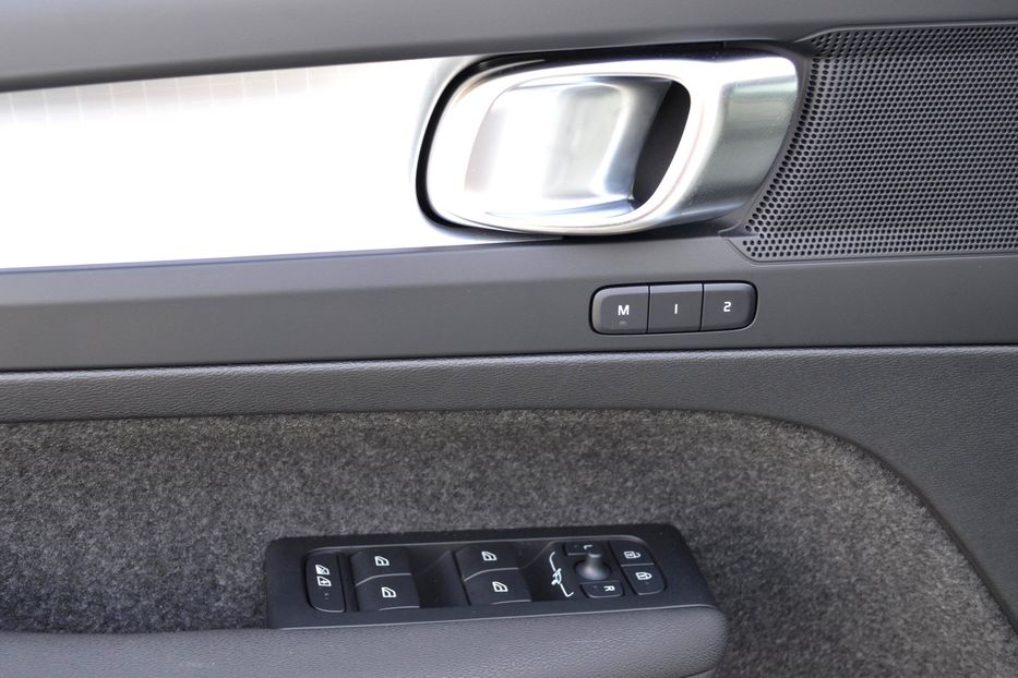 Продам Volvo XC60 XC40 MHEV 2026 года в Одессе