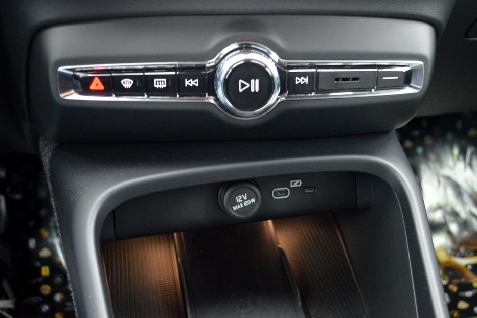 Продам Volvo XC60 XC40 MHEV 2026 года в Одессе