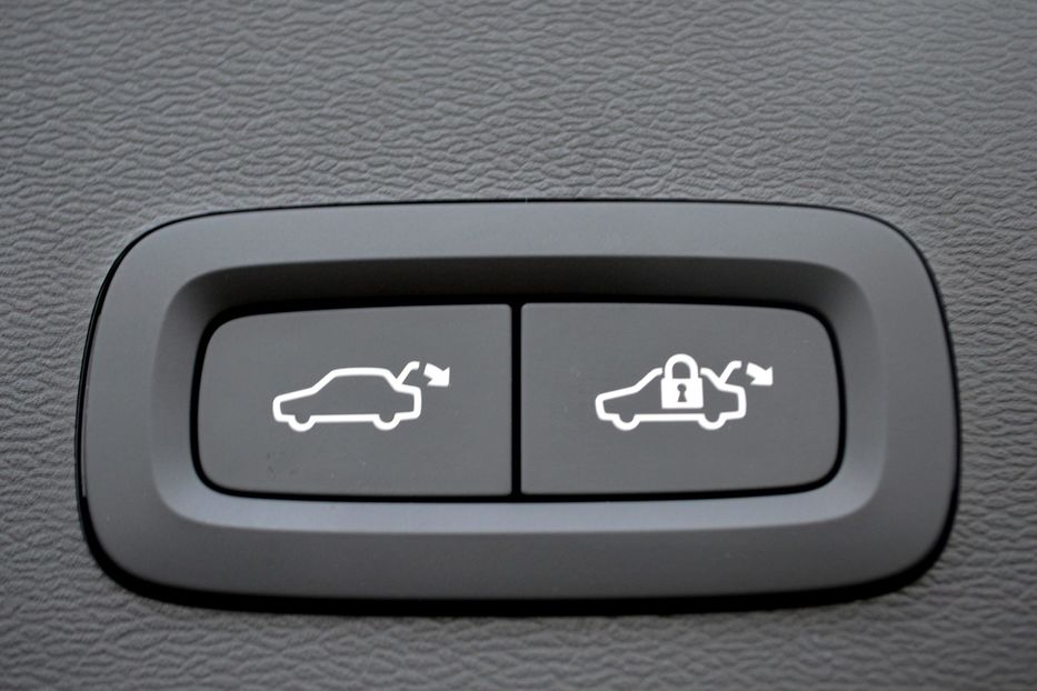 Продам Volvo XC60 XC40 MHEV 2026 года в Одессе