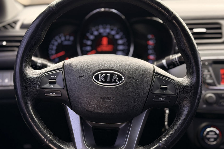 Продам Kia Rio 2012 года в Киеве