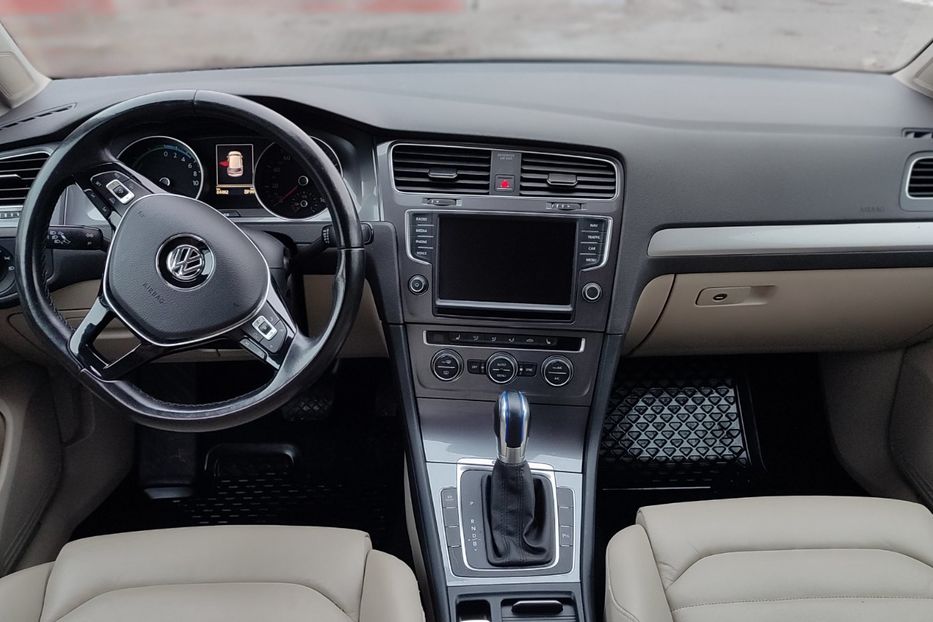 Продам Volkswagen e-Golf 24 кВт. 2015 года в Львове