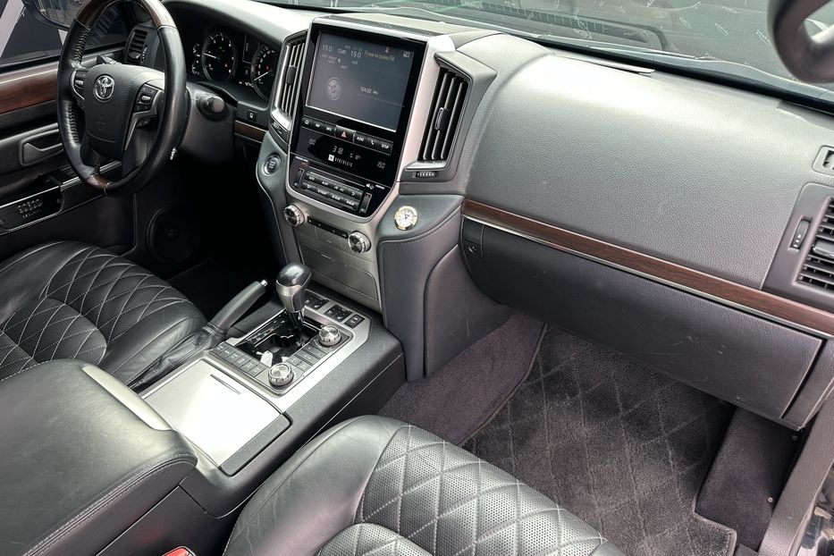 Продам Toyota Land Cruiser 200 B7 AURUM 2018 года в Киеве