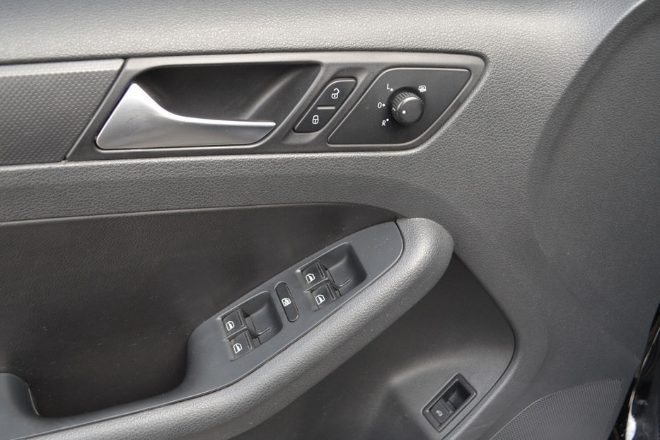 Продам Volkswagen Jetta 2.5 AT (170 к.с.) • SE 2012 года в Киеве