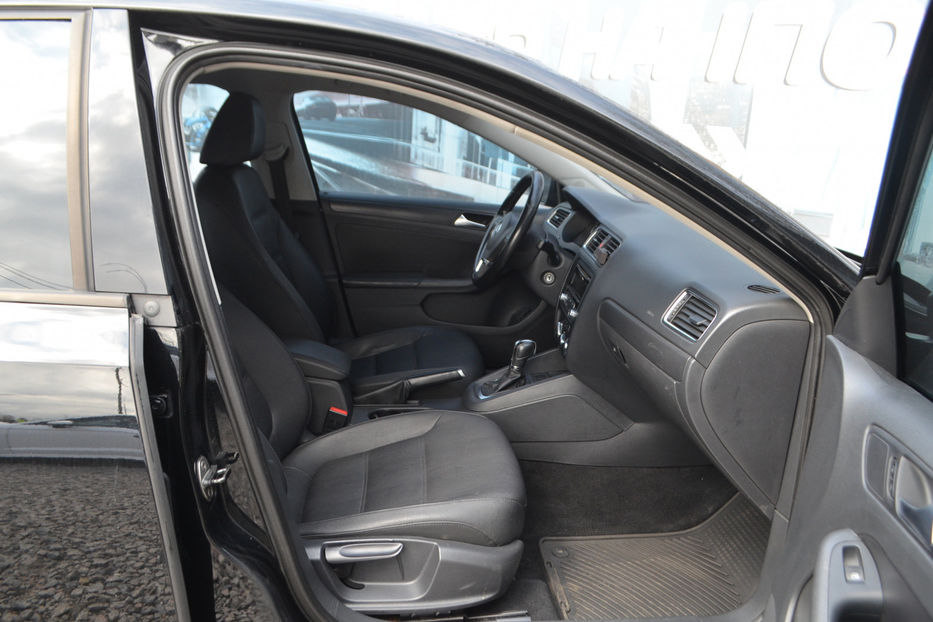 Продам Volkswagen Jetta 2.5 AT (170 к.с.) • SE 2012 года в Киеве