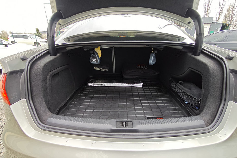 Продам Audi A4 2.0 TFSI АТ (225 к.с.)  2015 года в Киеве