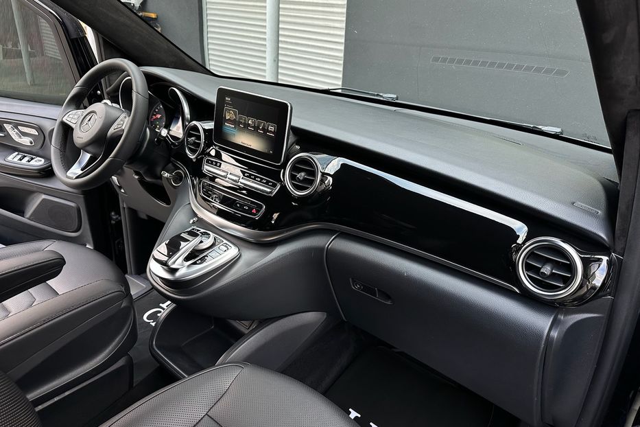 Продам Mercedes-Benz V-Class 250d AMG Extralong 2018 года в Киеве