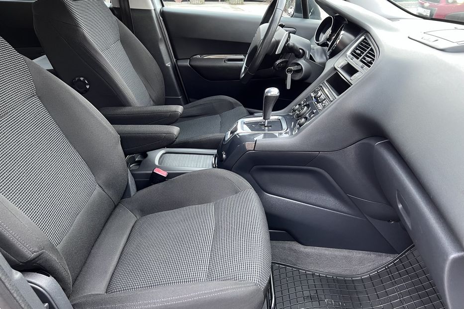 Продам Peugeot 5008 2011 года в Тернополе