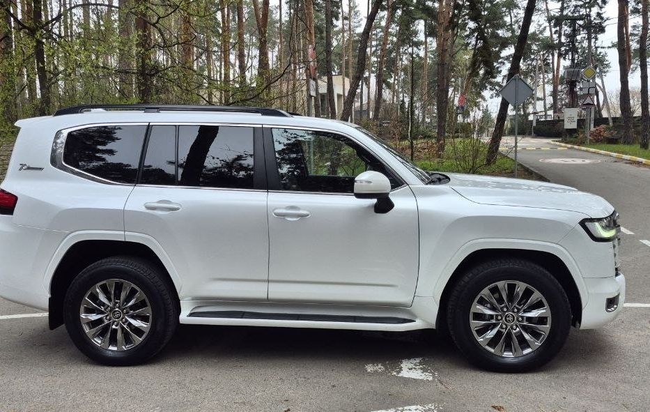 Продам Toyota Land Cruiser 300 70Anniversary 2021 года в Киеве