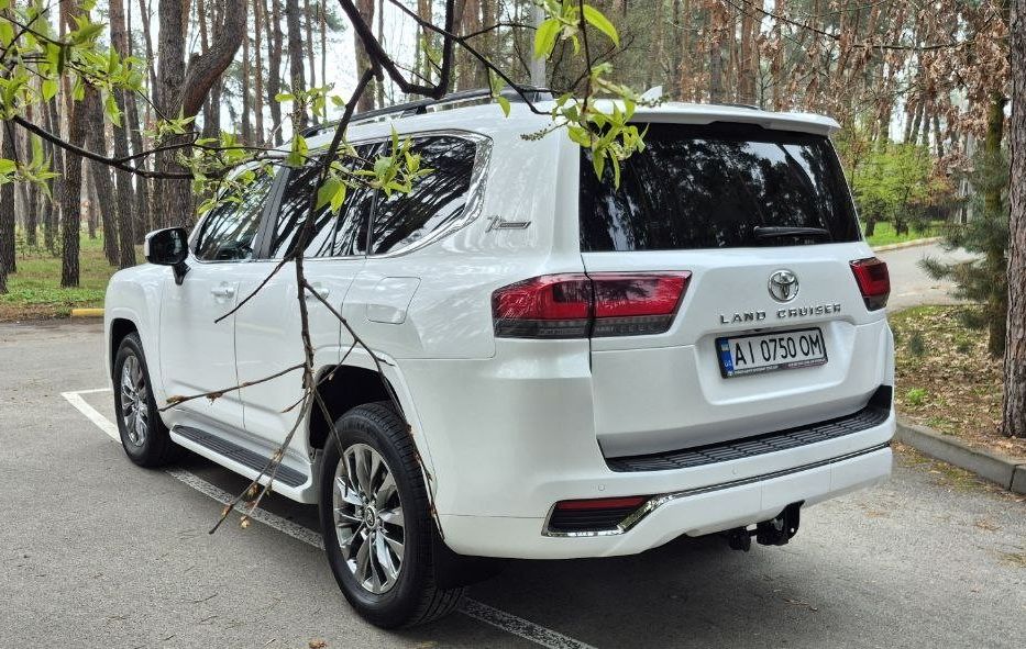 Продам Toyota Land Cruiser 300 70Anniversary 2021 года в Киеве