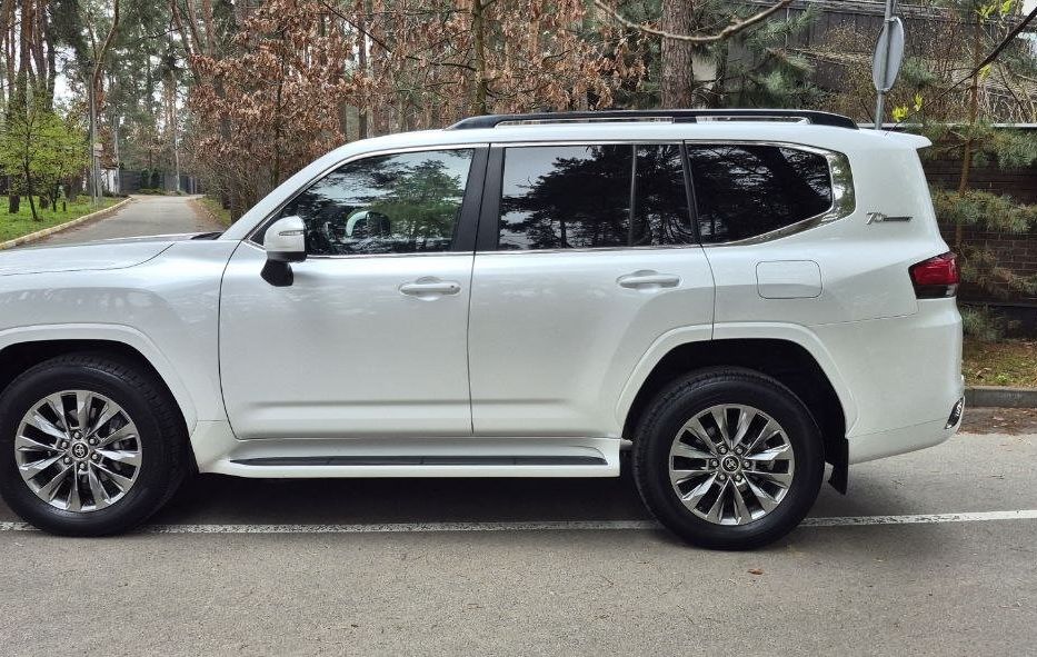 Продам Toyota Land Cruiser 300 70Anniversary 2021 года в Киеве