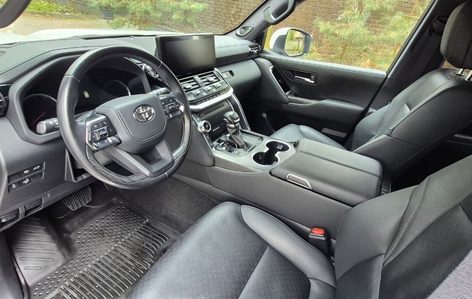 Продам Toyota Land Cruiser 300 70Anniversary 2021 года в Киеве