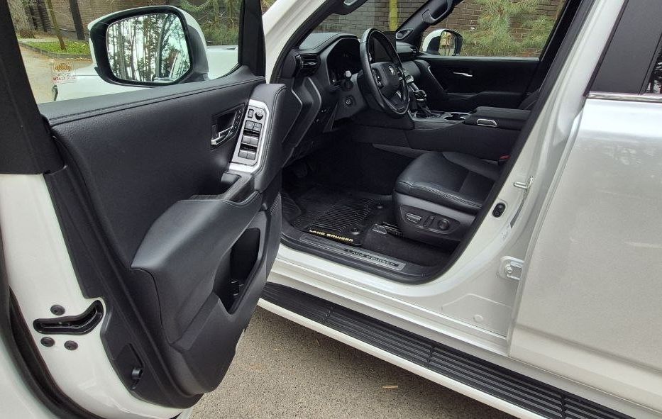 Продам Toyota Land Cruiser 300 70Anniversary 2021 года в Киеве