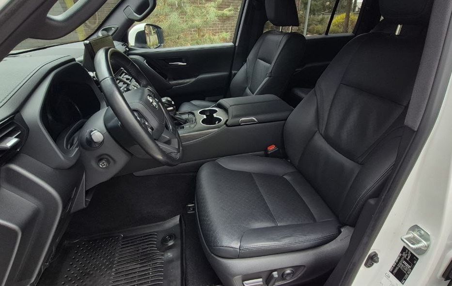Продам Toyota Land Cruiser 300 70Anniversary 2021 года в Киеве