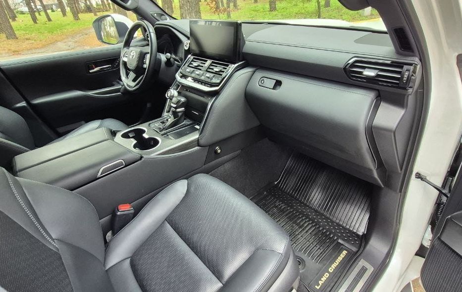 Продам Toyota Land Cruiser 300 70Anniversary 2021 года в Киеве
