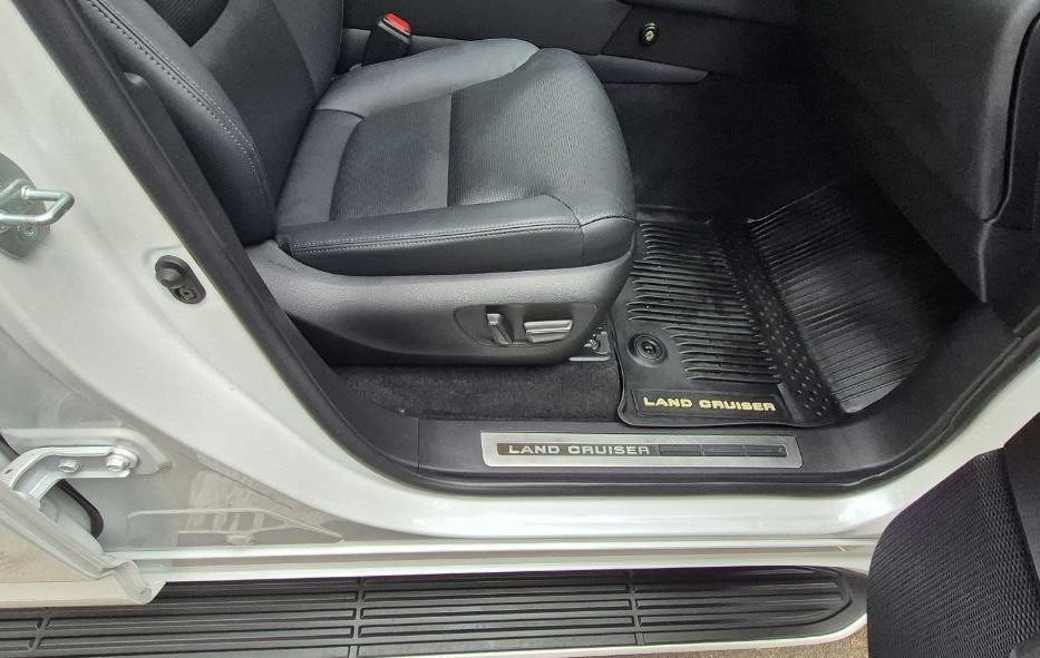 Продам Toyota Land Cruiser 300 70Anniversary 2021 года в Киеве