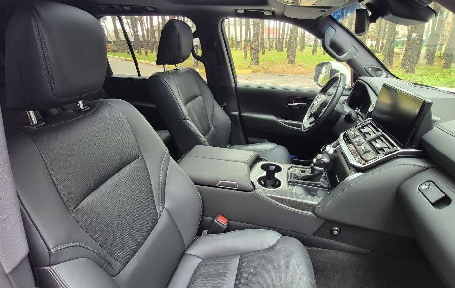 Продам Toyota Land Cruiser 300 70Anniversary 2021 года в Киеве