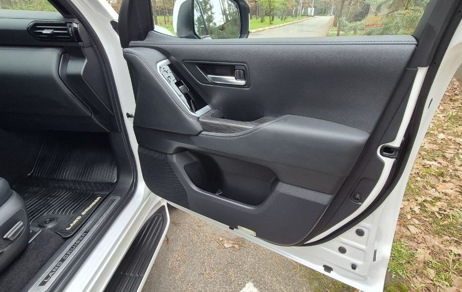 Продам Toyota Land Cruiser 300 70Anniversary 2021 года в Киеве