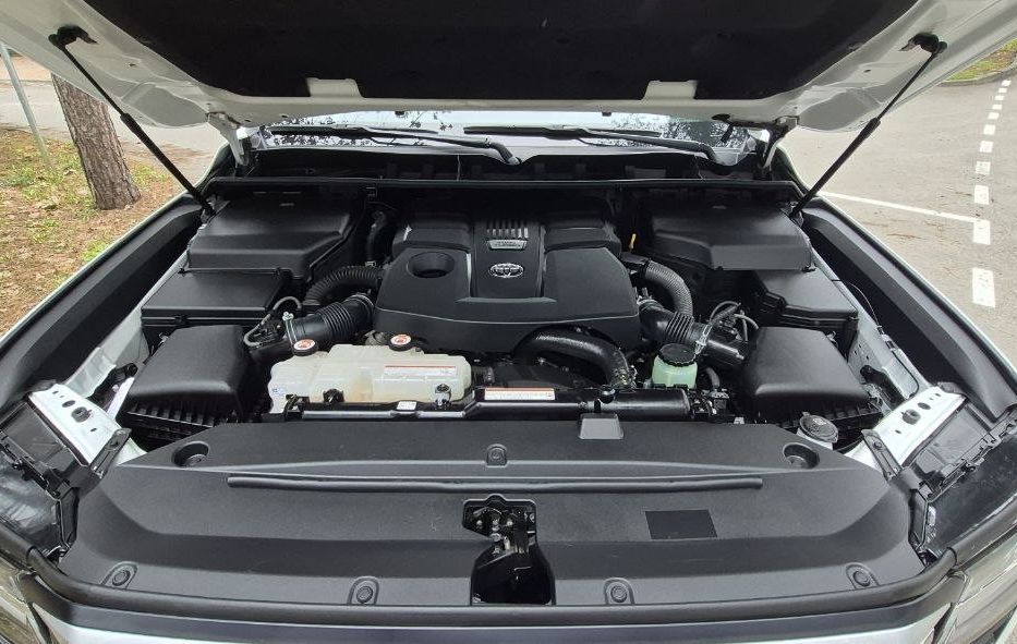 Продам Toyota Land Cruiser 300 70Anniversary 2021 года в Киеве