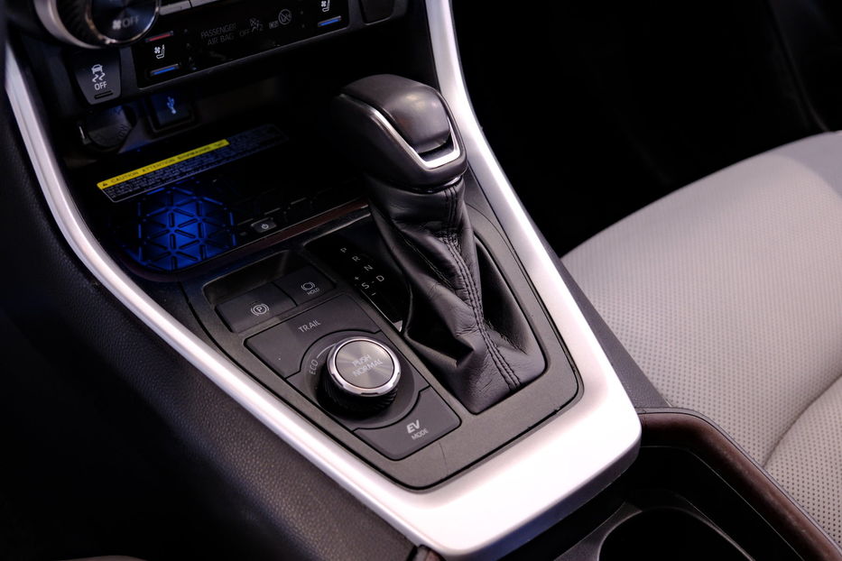 Продам Toyota Rav 4 Hybrid AWD 2020 года в Одессе