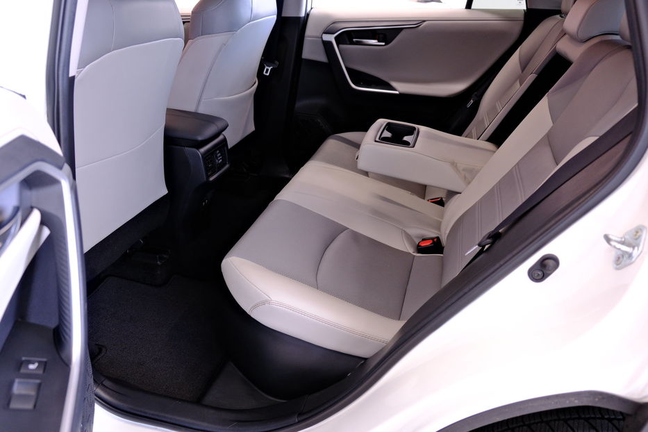 Продам Toyota Rav 4 Hybrid AWD 2020 года в Одессе