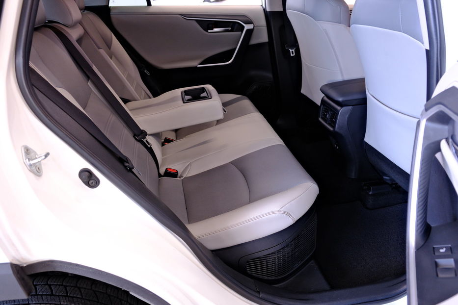 Продам Toyota Rav 4 Hybrid AWD 2020 года в Одессе