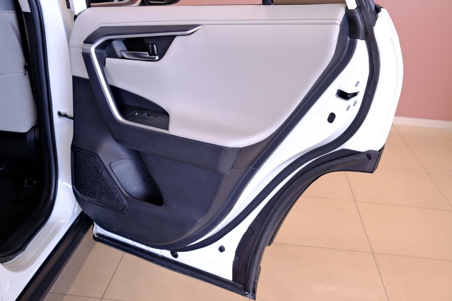 Продам Toyota Rav 4 Hybrid AWD 2020 года в Одессе