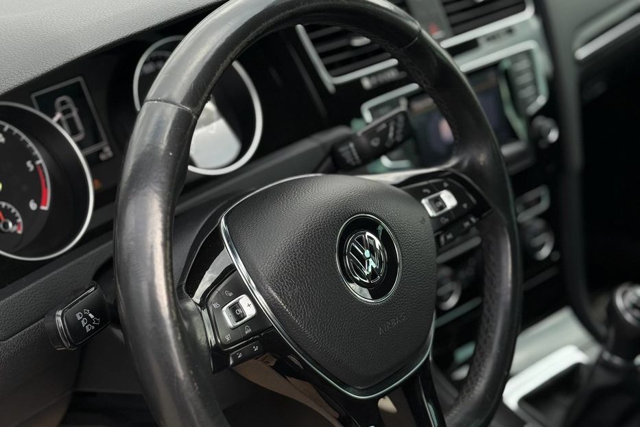 Продам Volkswagen Golf VII 2014 года в Львове