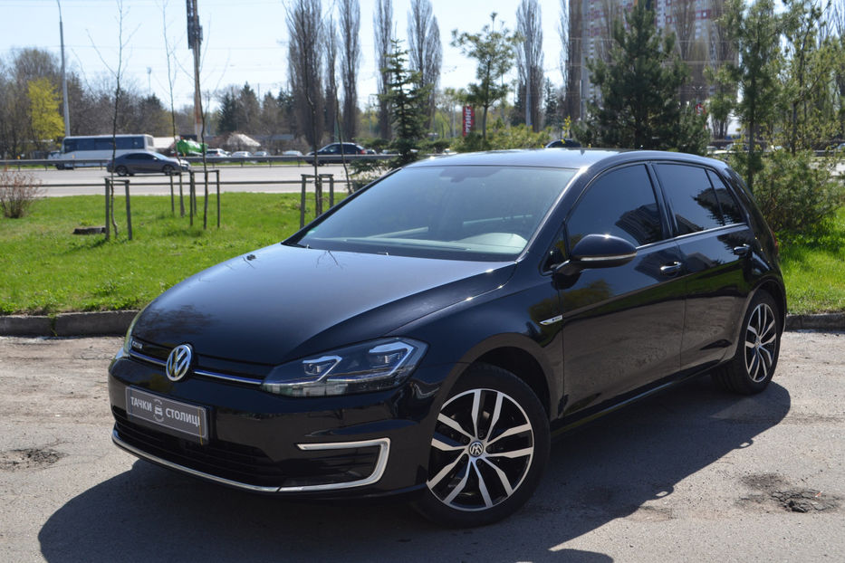 Продам Volkswagen e-Golf 35.8 kWh (136 к.с.) 2020 года в Киеве