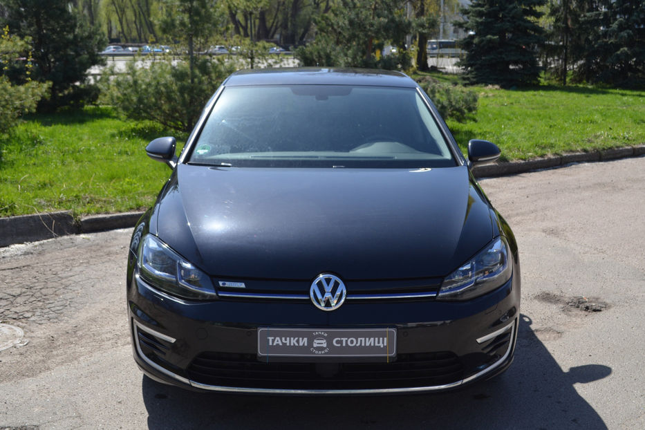 Продам Volkswagen e-Golf 35.8 kWh (136 к.с.) 2020 года в Киеве