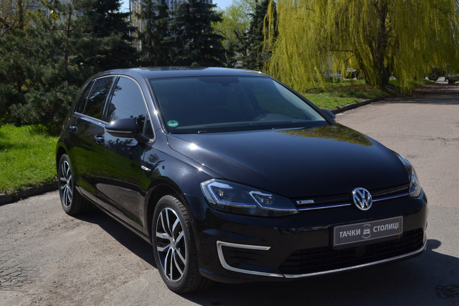 Продам Volkswagen e-Golf 35.8 kWh (136 к.с.) 2020 года в Киеве