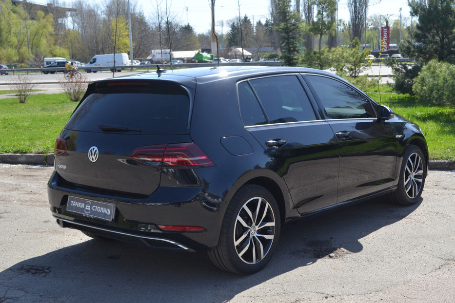 Продам Volkswagen e-Golf 35.8 kWh (136 к.с.) 2020 года в Киеве