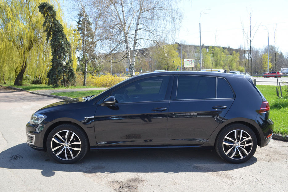 Продам Volkswagen e-Golf 35.8 kWh (136 к.с.) 2020 года в Киеве