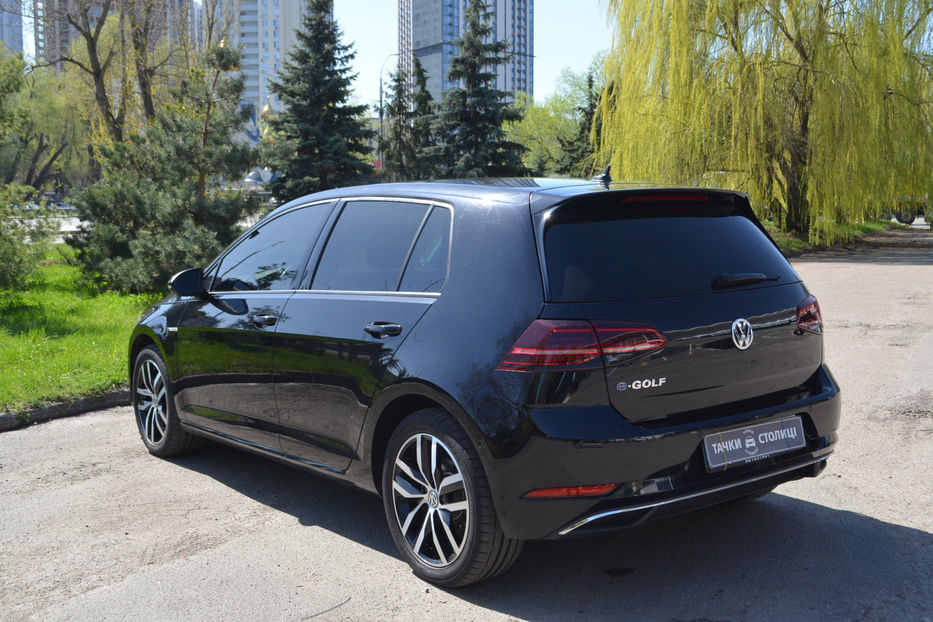 Продам Volkswagen e-Golf 35.8 kWh (136 к.с.) 2020 года в Киеве